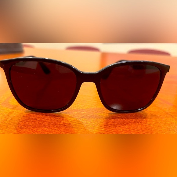 Black like new Ray-Bans - Picture 2 of 4